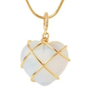 NWT Beautiful White Quartz Crystal Heart Necklace!